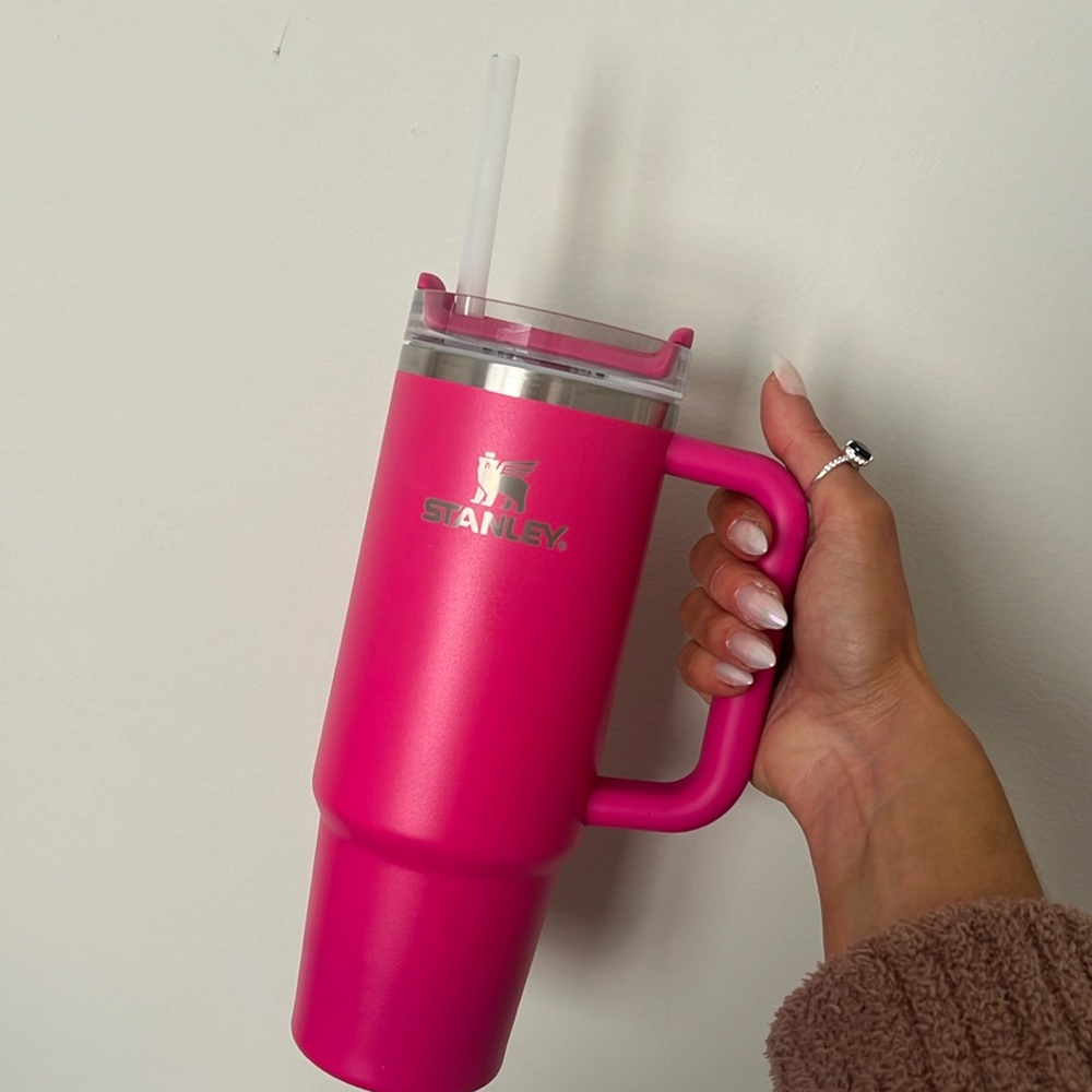 Hot pink Camellia Stanley 30 oz 🎀🫧